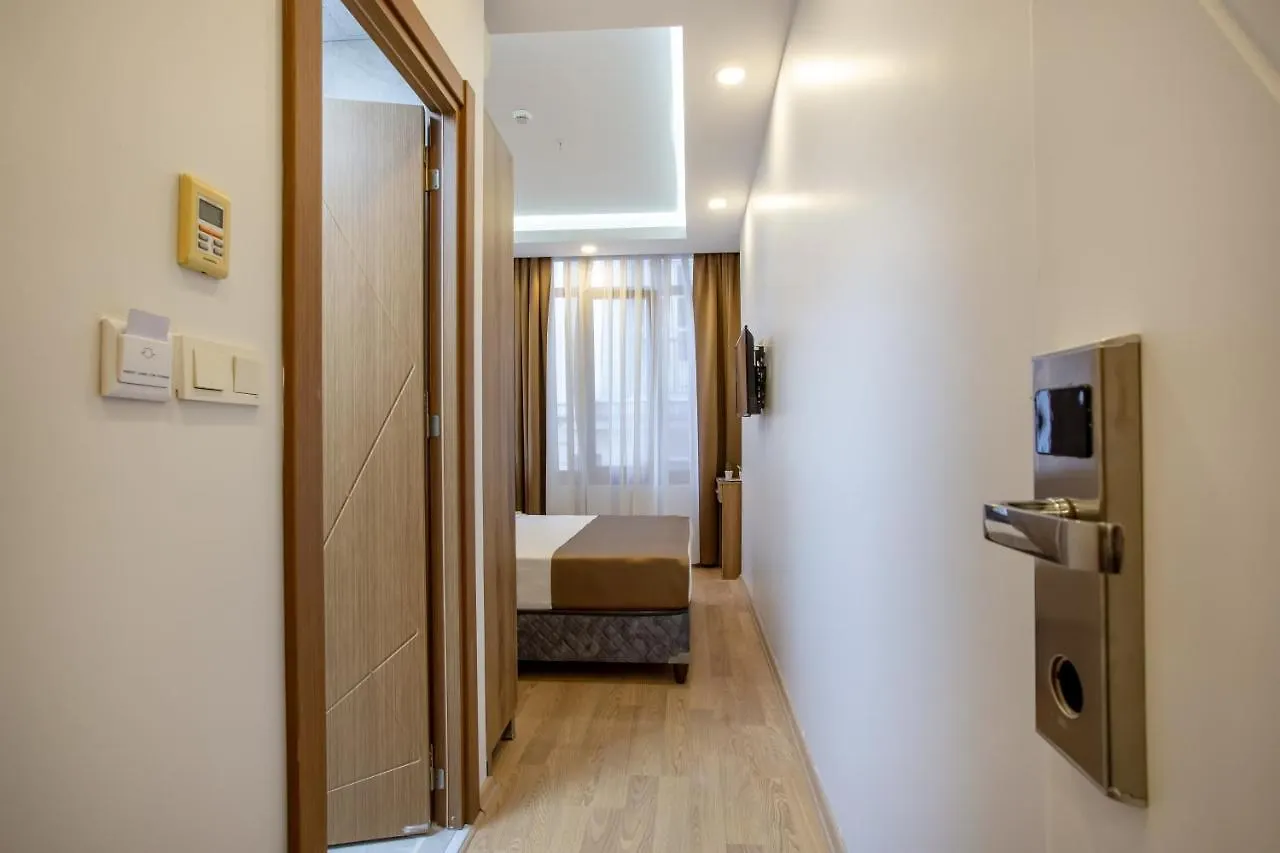 West Palace Istanbul 2*,